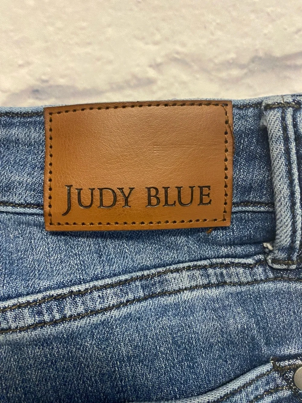 Judy Blue High Waist Cropped Jeans with Braided Side Trim Size 31 - Picture 8 of 13